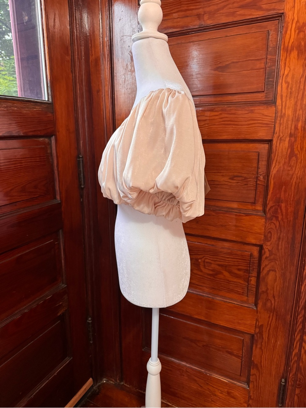 Boutique Cropped Off-Shoulder Top - Picture 4 of 8
